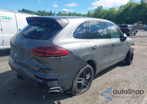 2016 Porsche Cayenne z USA, uszkodzony, nr VIN WP1AA2A24GLA10857